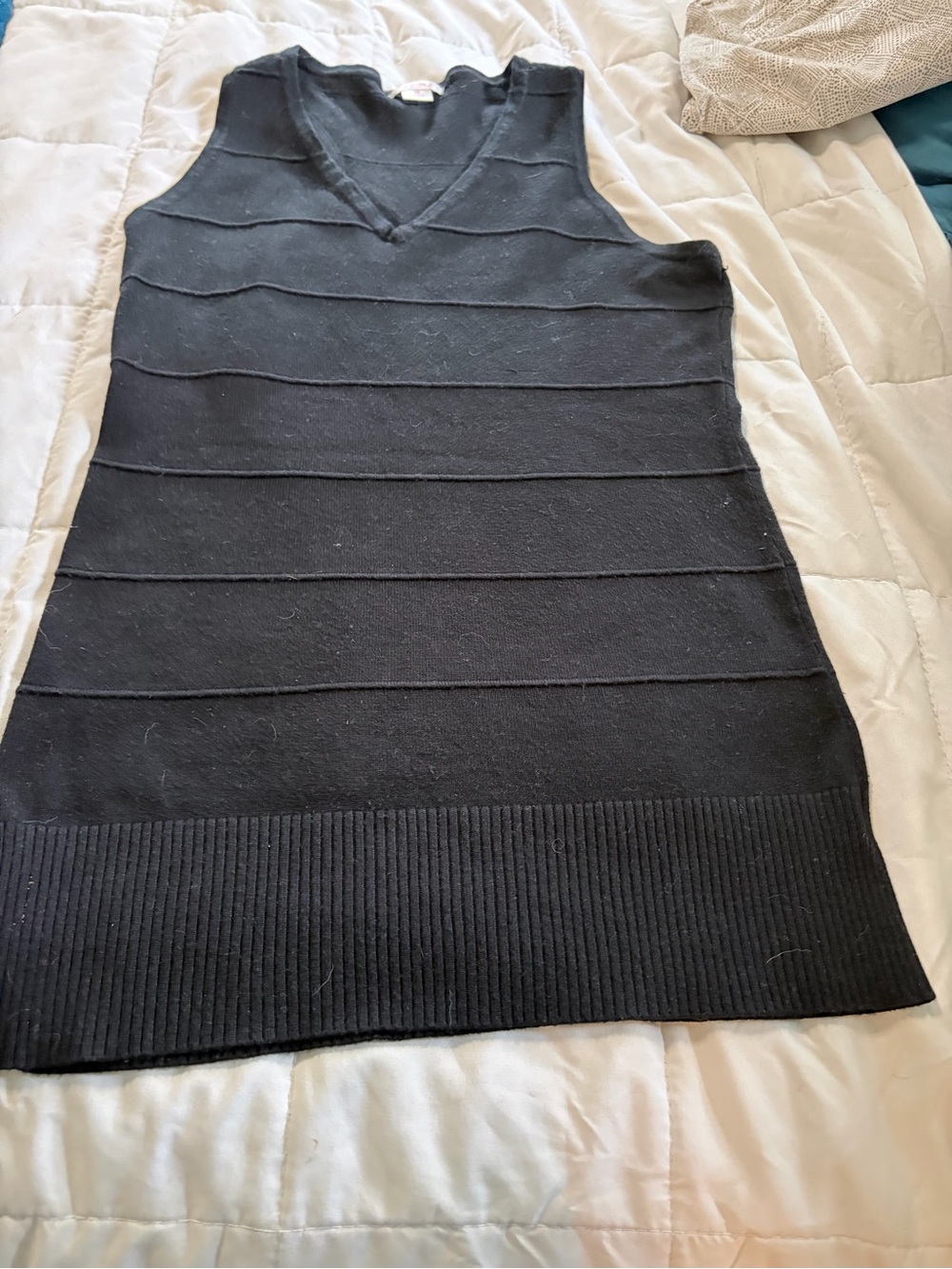 Black and gray Sleeveless V-Neck Knit Tunics - very slenderizing -
